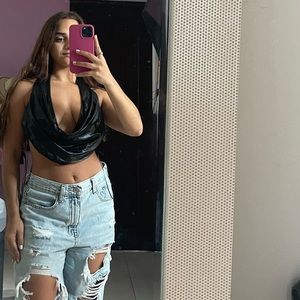 Black crop top🏍️